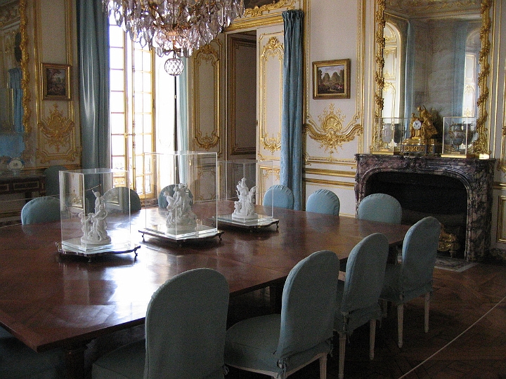 138 Versailles Louis XVI chambers tour.jpg